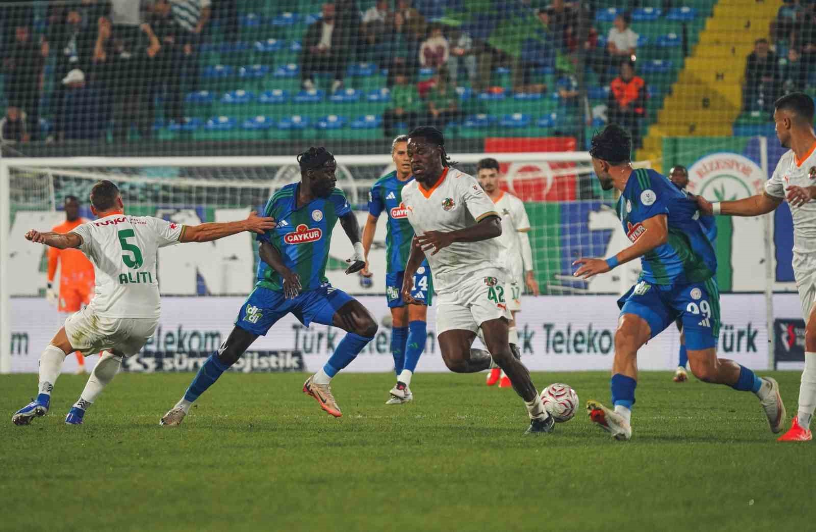 trendyol-super-lig-caykur-rizespor-0-alanyaspor-0-ilk-yari