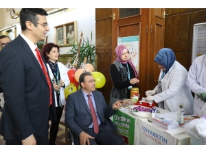 Afyonkarahisar Tren Garı’nda Yolcuların Kan Şekeri Ölçüldü