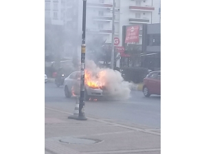 Seyir Halindeki Araç Alev Alev Yandı