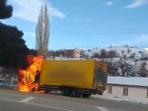 Malatya’da Tır Alev Alev Yandı