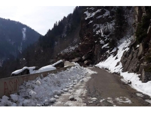 Kürtün’de Heyelan