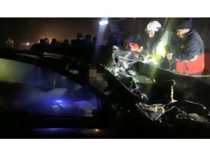 Kocaeli’de Halk Otobüsü İle Otomobil Kafa Kafaya Çarpıştı: 1 Ölü