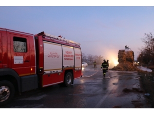 Saman Balyası Yüklü Tır Yandı