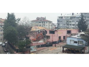 Yarım Asırlık Okul Depreme Dayanıksız Olduğu İçin Yıkılıyor