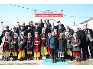 Yukarı Kırzılı Şehit Kadınlar İffet Anıtı’nda Anıldı