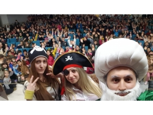 Kartepeli Çocuklar Tiyatroyla Öğreniyor