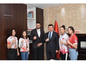 Şampiyon Sporcular Kaymakam Şahin’i Ziyaret Etti