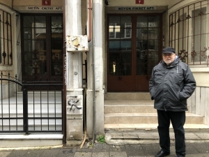 Kadıköy’de Galatasaray-fenerbahçe Ezeli Rekabeti Apartmanlara Yansıdı