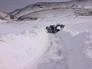 Iğdır’da Karla Mücadele Çalışmaları Zor Şartlar Altında Devam Ediyor