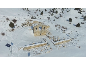 Adana’nın Kuzey İlçesinde Eşsiz Kar Manzarası Havadan Görüntülendi