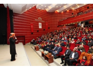 Hatice Kübra Tongar Gebzelilerle Buluştu