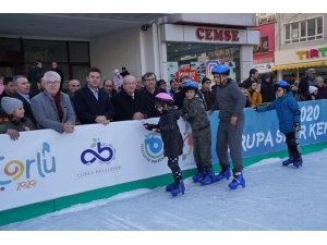 Çorlu Belediyesi Buz Pisti İlgi Görüyor