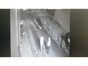 Saniyeler İçerisinde Otomobil Ve Plaka Çalan Hırsızlar Yakalandı