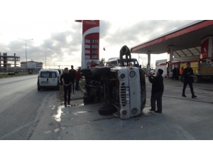 Otomobile Çarpan Kamyonet, Devrilerek 30 Metre Sürüklendi