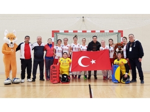 Hokeyin Sultanları Avrupa Kupasına Fırtına Gibi Başladı