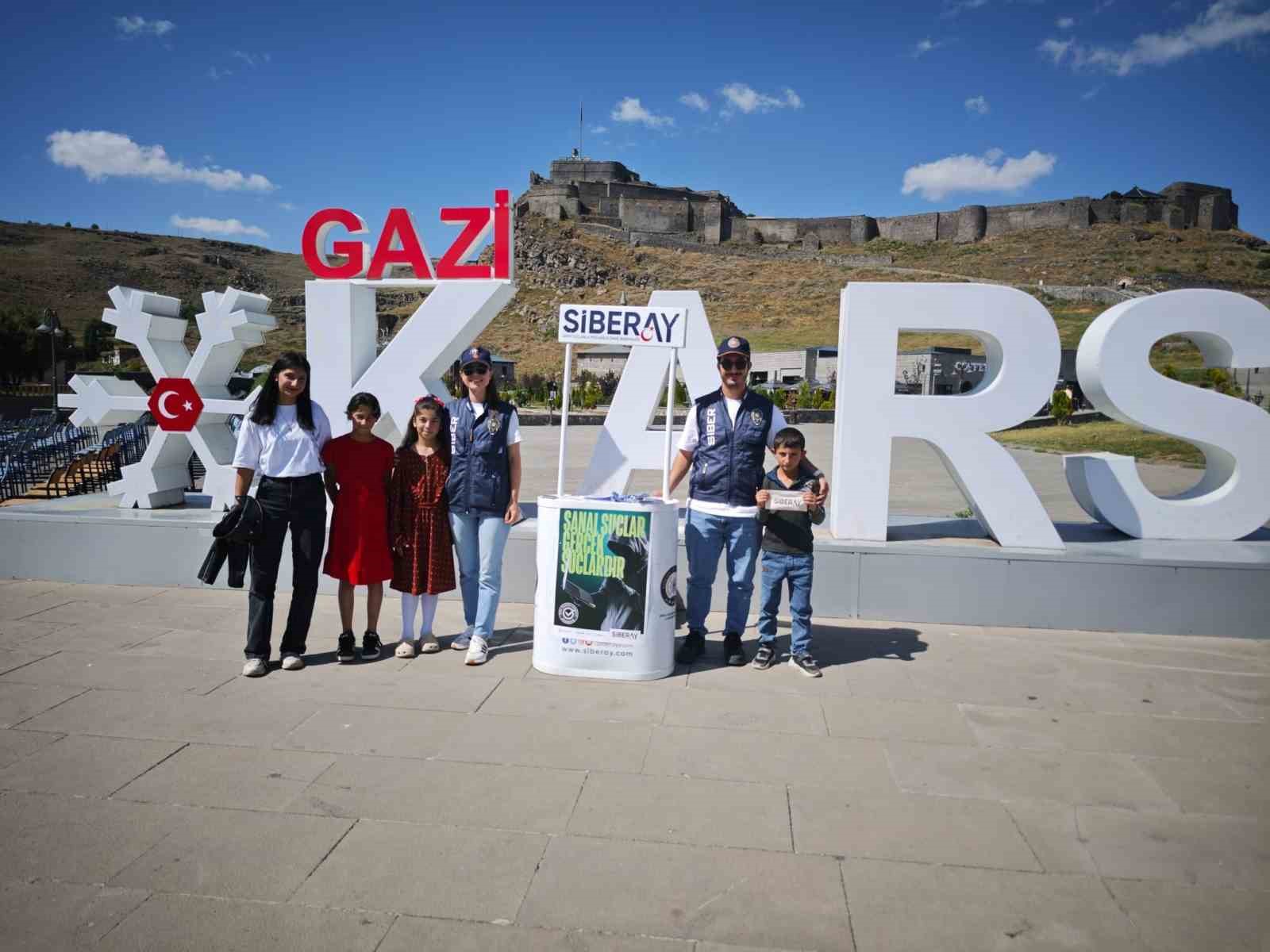 kars-ta-dolandiricilara-karsi-sanal-kalkan-polis-sahaya-indi