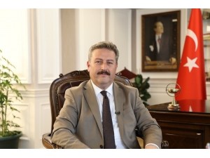 Ahmet Yenilmez İle ’Usta Oyunu’ Sahnelenecek