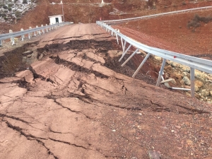 Barajda Oluşan Çatlak, Toprak Kaymasına Sebep Oldu