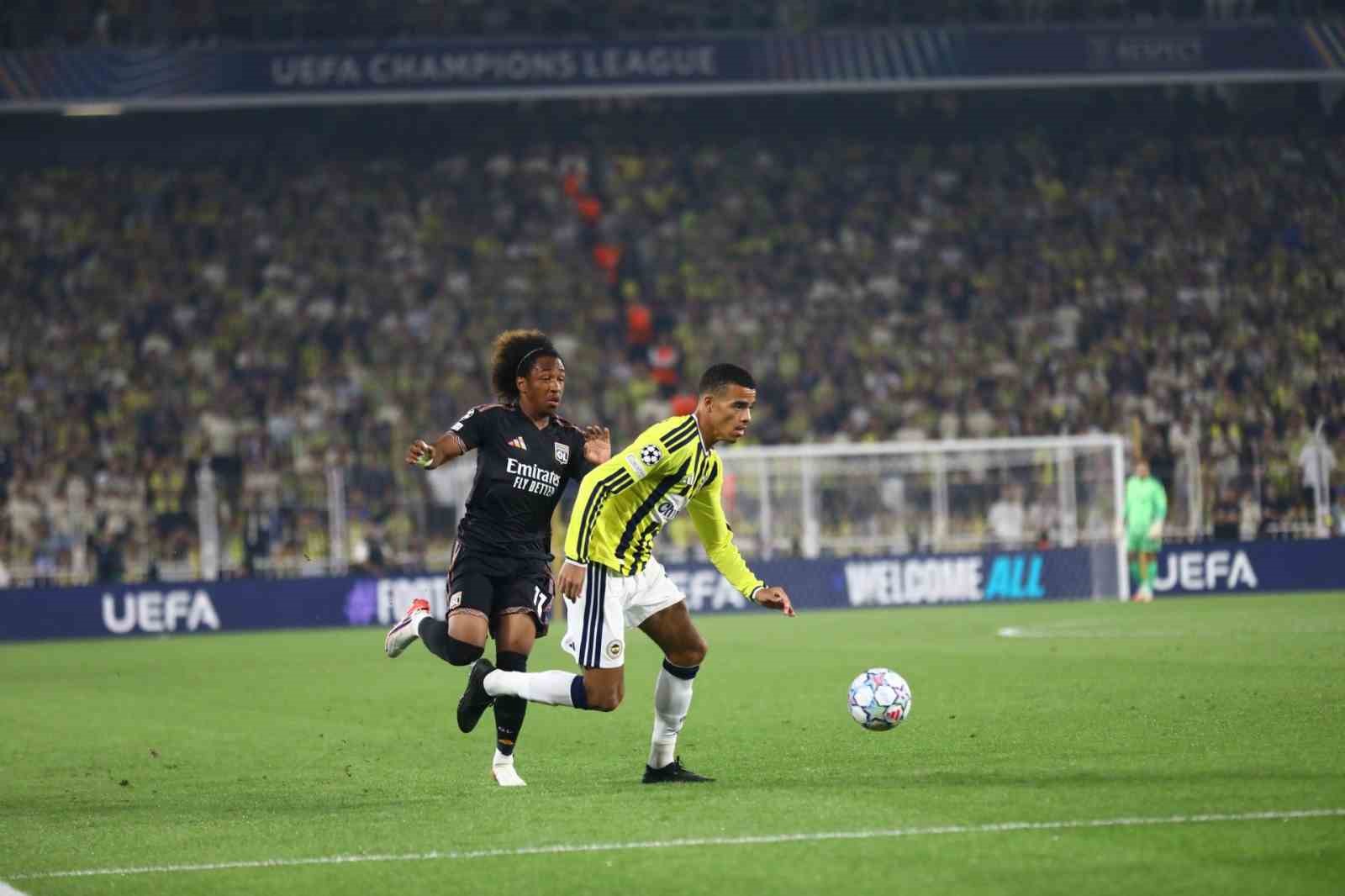 uefa-sampiyonlar-ligi-fenerbahce-0-olympique-lyon-1-ilk-yari