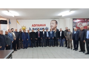 Ak Parti Heyeti Muhtarlarla Bir Araya Geldi