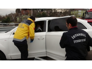 Sancaktepe’de Lüks Cip Beton Bariyerlere Girdi: 1 Yaralı