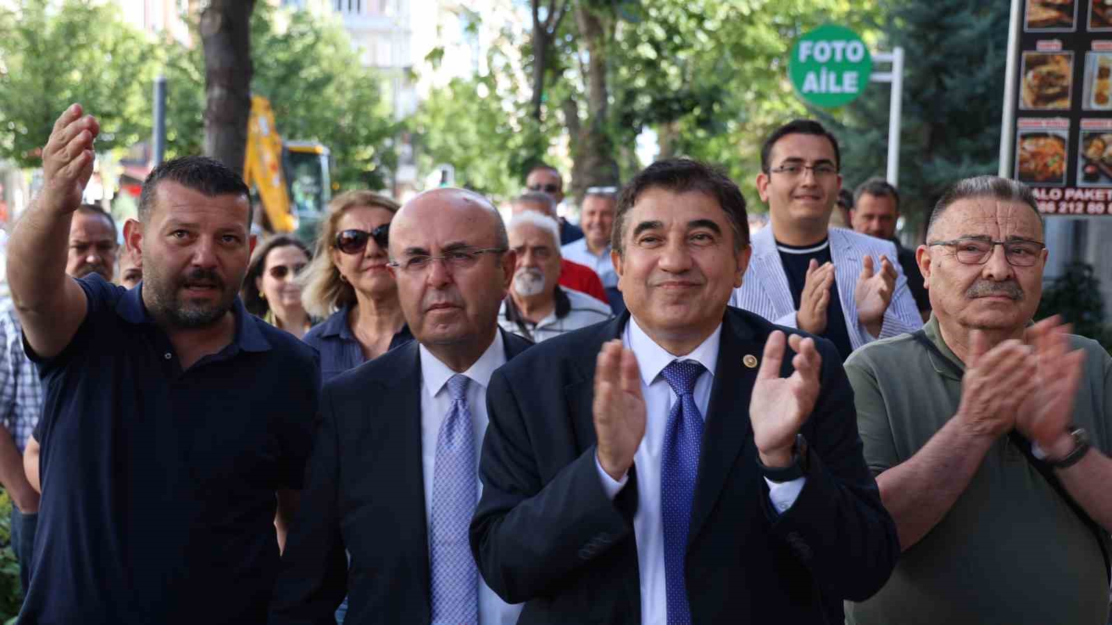 chp-den-istifa-eden-kirsehir-belediye-baskani-ekicioglu-ve-teskilatlar-yeni-parti-ye-katildi