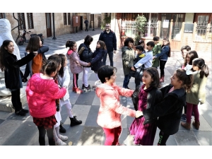 Drama Eğitimi Alan Çocuklar, Hayata Farklı Bakıyor