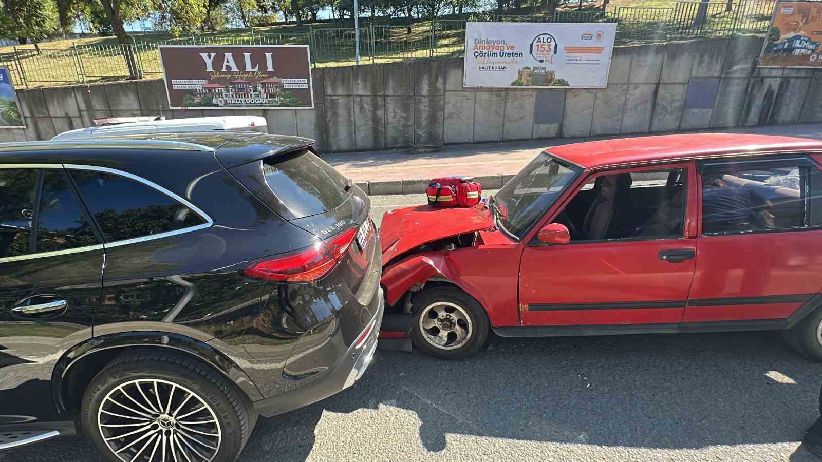 samsun-da-tofas-luks-suv-a-arkadan-carpti-1-yarali