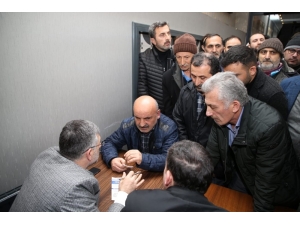 Başkan Keskin, Merkez Camii’de Namaz Sonrası Vatandaşlarla Görüşerek Soruları Cevapladı