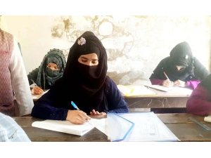 Annesinin Cansız Bedenini Komşulara Bırakarak Sınava Koştu