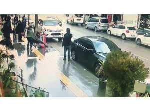 Polis, Bıçaklı Kavgayı Havaya Ateş Ederek Ayırdı