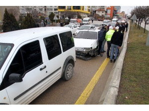 Kırıkkale’de 3 Araçlı Trafik Kazası: 1 Yaralı
