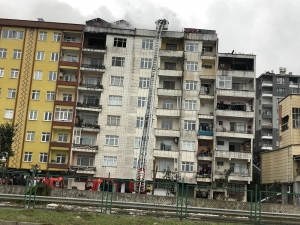 Rize’de Çatı Katında Çıkan Yangın Paniğe Yol Açtı