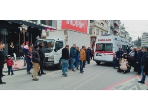 8 Yaşındaki Çocuğa Yaya Geçidinde Otomobil Çarptı