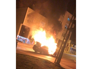 Seyir Halindeki Otomobil Alev Alev Yandı