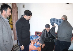 Kimsesiz Yaşlı Adama Kaymakam Yardım Eli Uzattı