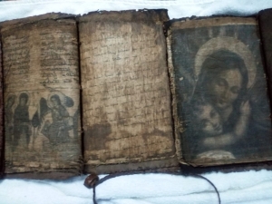 Tarihi Nitelikte 3 Tevrat Ele Geçirildi