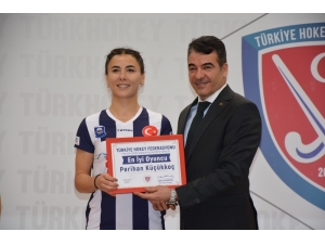 Hokey’e Gönül Vermiş İki Türk Kızı