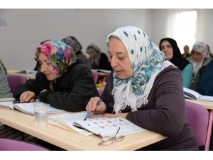 Altındağ’da Tonton Teyzeler Sınıfı