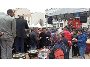 Bursa’da 1 Ton Bedava Hamsi İzdihamı