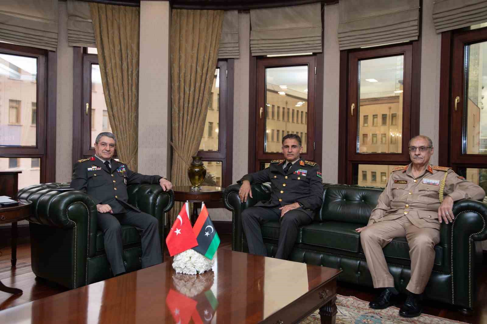 genelkurmay-baskani-bayraktaroglu-libyali-mevkidasi-al-namroush-ile-gorustu