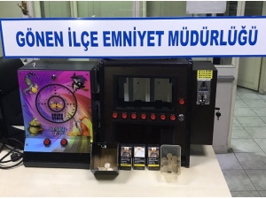 Dışı Şarj Cihazı, İçi Kumar Makinesi