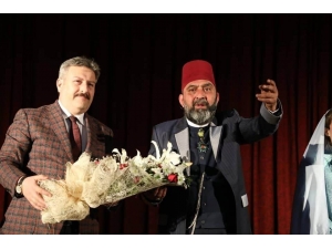 “Usta” Oyununa Büyük İlgi