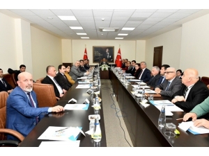 ’Deniz Çöpleri Yönetim Komisyonu Toplantısı’ Vali Su Başkanlığında Yapıldı