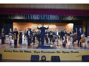 Gemlik’te İlk Kez Senfoni Orkestrası Sahne Aldı