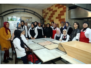 İlkadımlı Kadınlar Geleneksel Türk Mutfağından Örnekler Sergiliyor