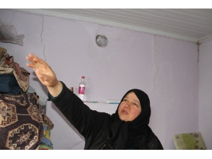 Konya’daki Depremde Duvarlarında Çatlaklar Oluşan Evlerde İnceleme Yapıldı