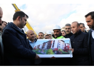 Bakan Kurum: “Van’da Hasar Tespiti İçin Tüm Birimlerimiz Seferber Oldu"