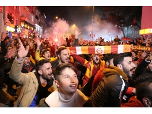 Galatasaray’ın Galibiyeti Uşak’ta Da Coşkuyla Kutlandı
