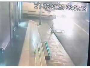 Alkollü Sürücünün Ortalığı Savaş Alanına Çevirdiği Kaza Kamerada